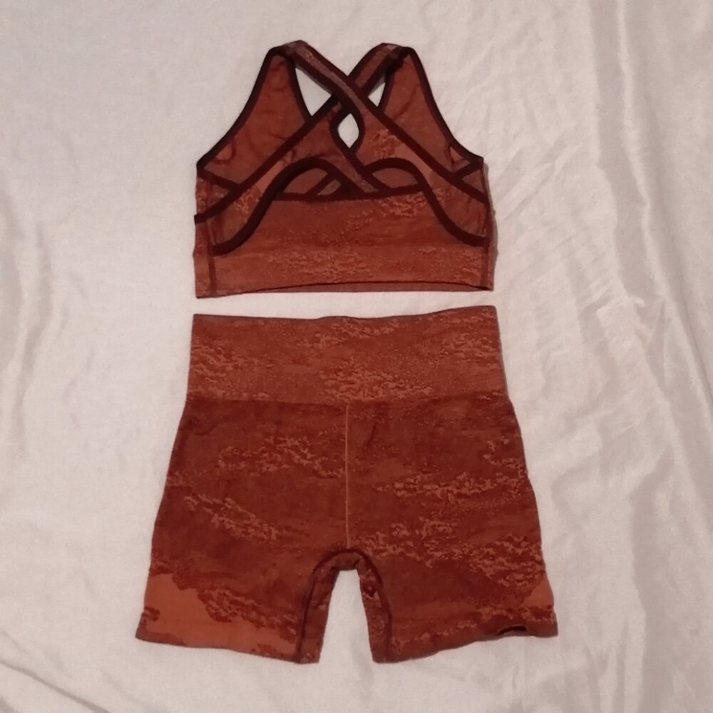 Gymshark Two-Piece Workout Set - Picture 7 of 13